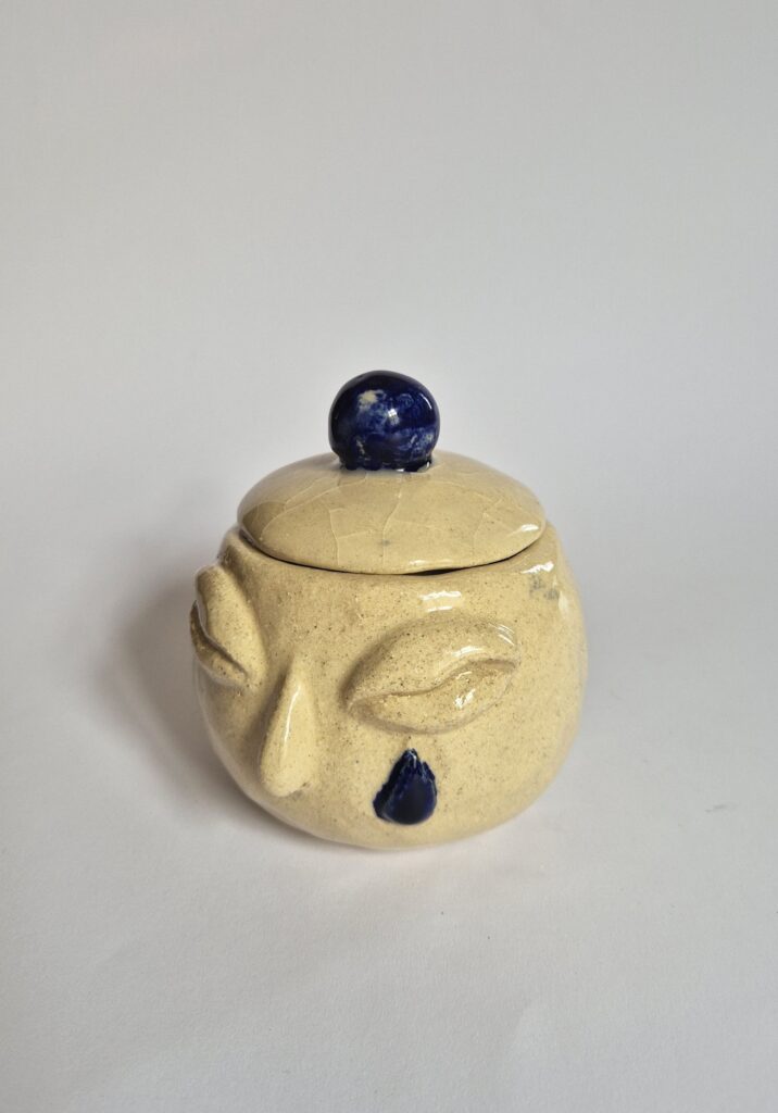 Dzbanek wykonany na zajęciach ceramiki w sowa-edu