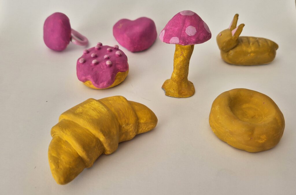 Zajęcia w glinie dla dzieci w pracowni ceramiki sowa-edu