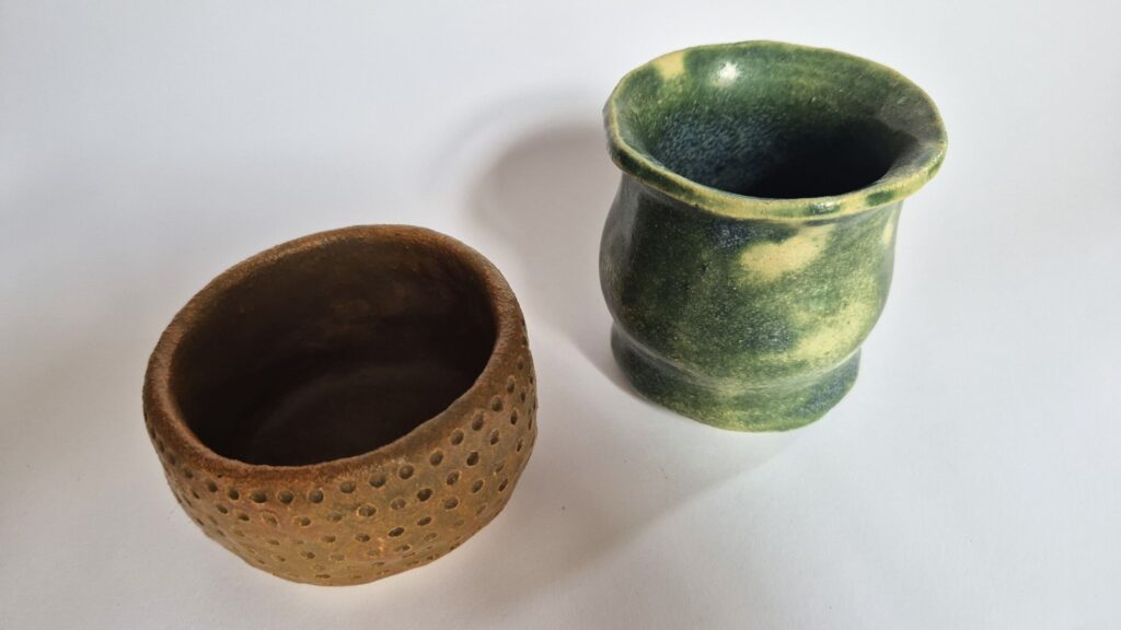 Wazony wykonane na zajęciach ceramiki w sowa-edu