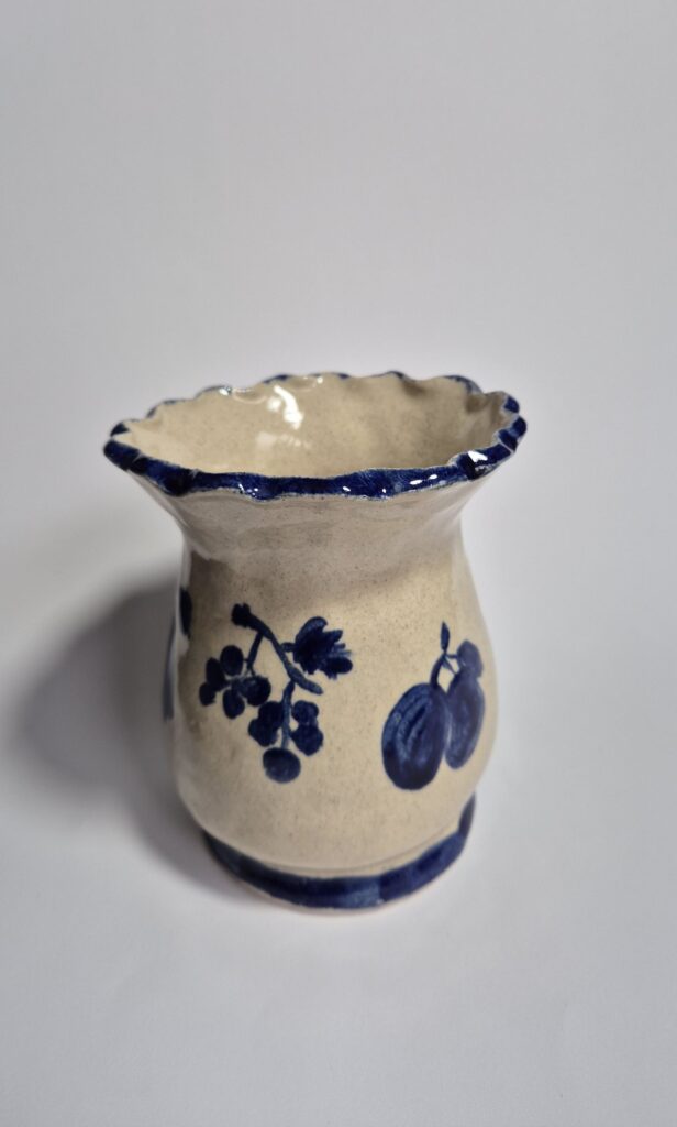 Ceramika - flakon wykonana na zajęciach ceramiki w sowa-edu