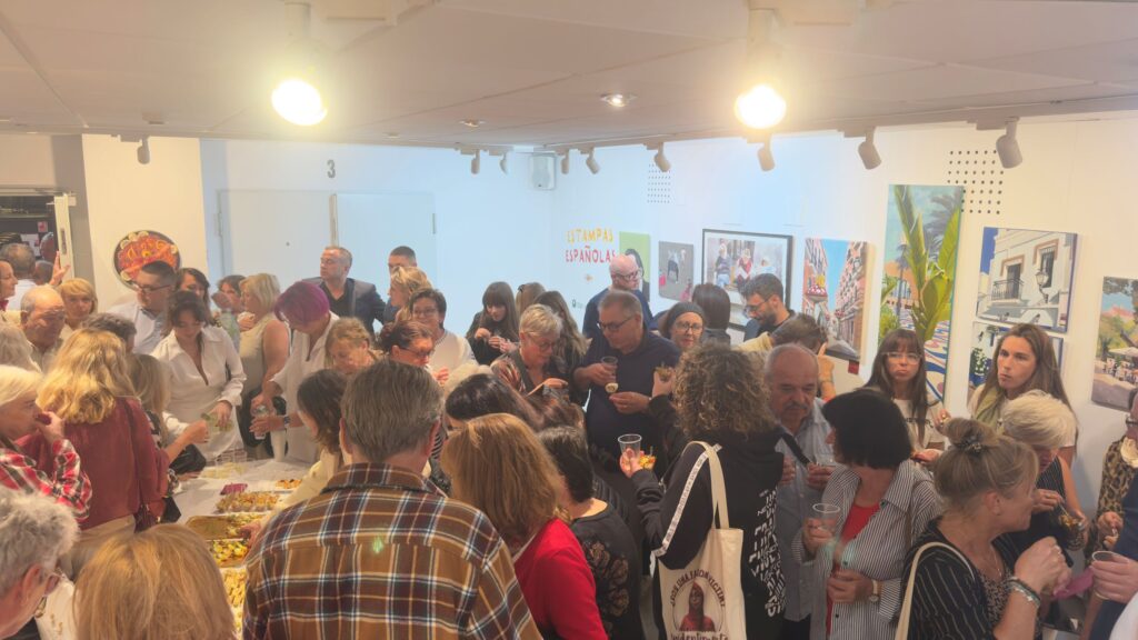 Wernisaż w Alikante w Hiszpanii grupy artystów z sowaEdu