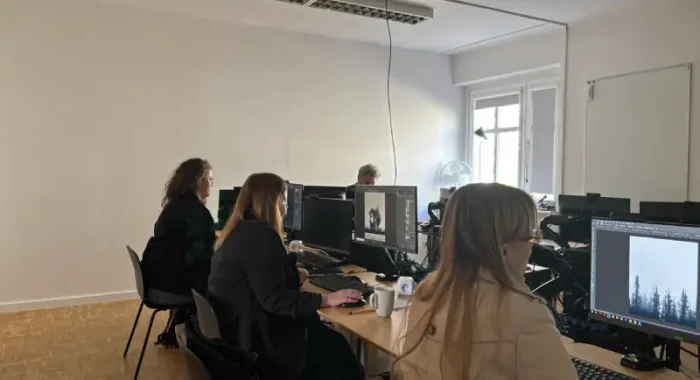 Uczestnicy kursu podczas zajęć Photoshopa